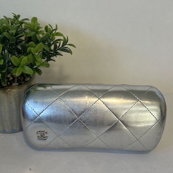 *Rare* Silver Metallic Quilted Chanel Sunglass Case Only Made In Italy HTF - Picture 1 of 12